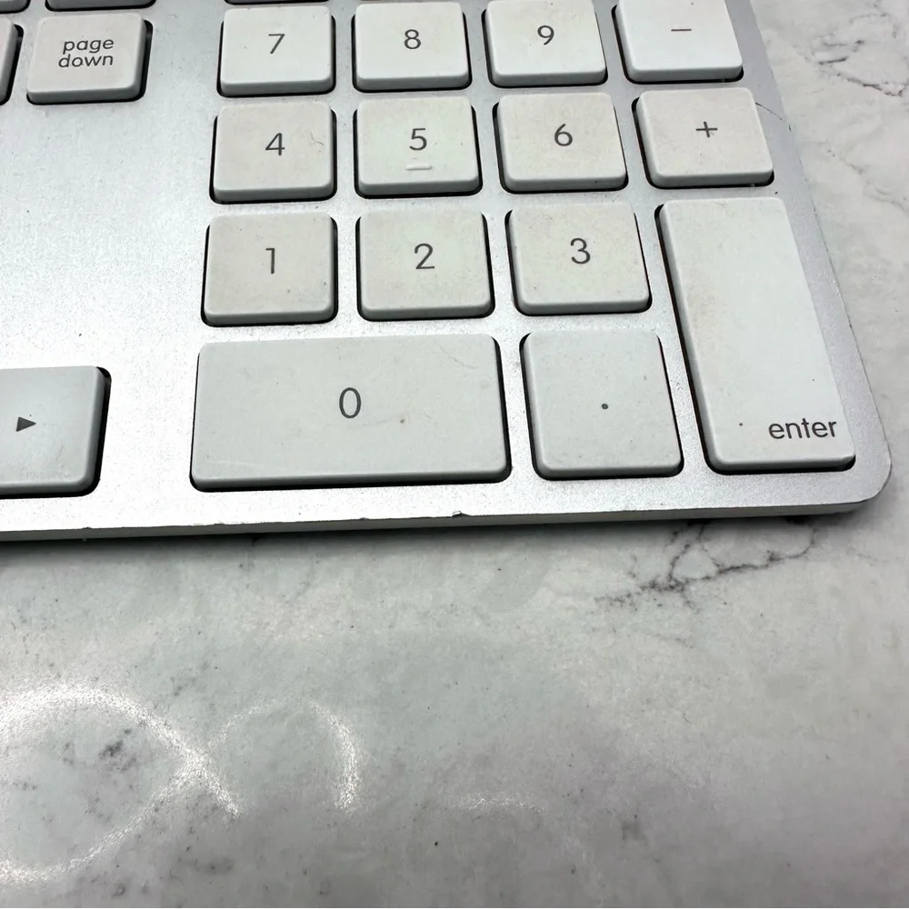 WORKS! Genuine Apple A1243 USB Wired Aluminum Keyboard with Numeric KeyPad